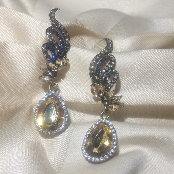 Jewelry - Gold Tone Crystal Gemstone Teardrop Earrings